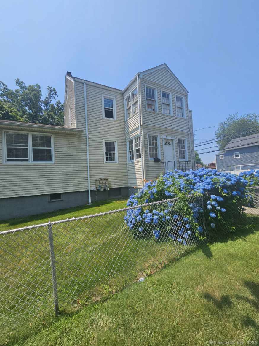 Rental Property at 283 Columbus Avenue 1st Floor, Stratford, Connecticut - Bedrooms: 3 
Bathrooms: 1 
Rooms: 5  - $2,100 MO.