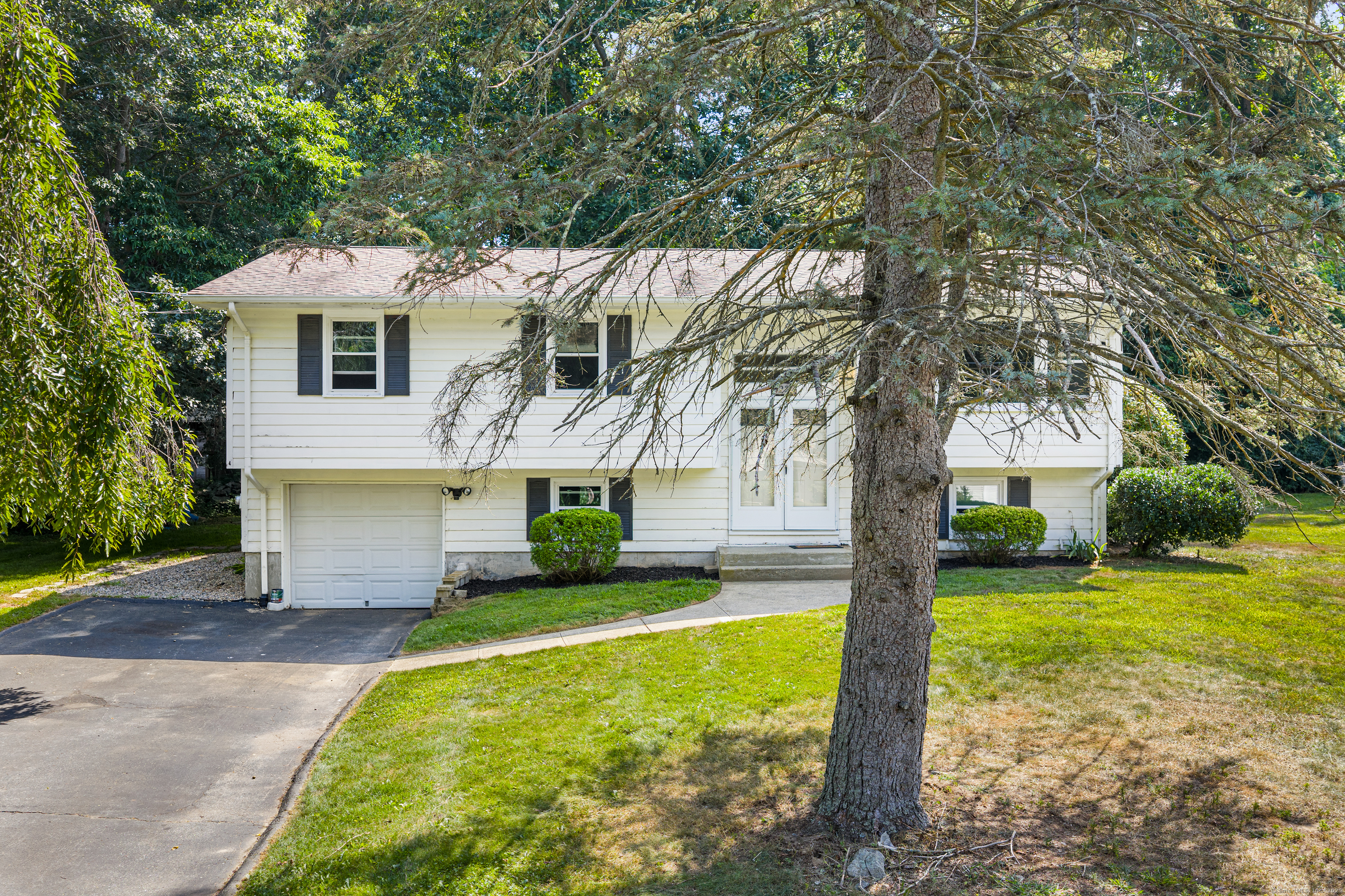 22 West Drive