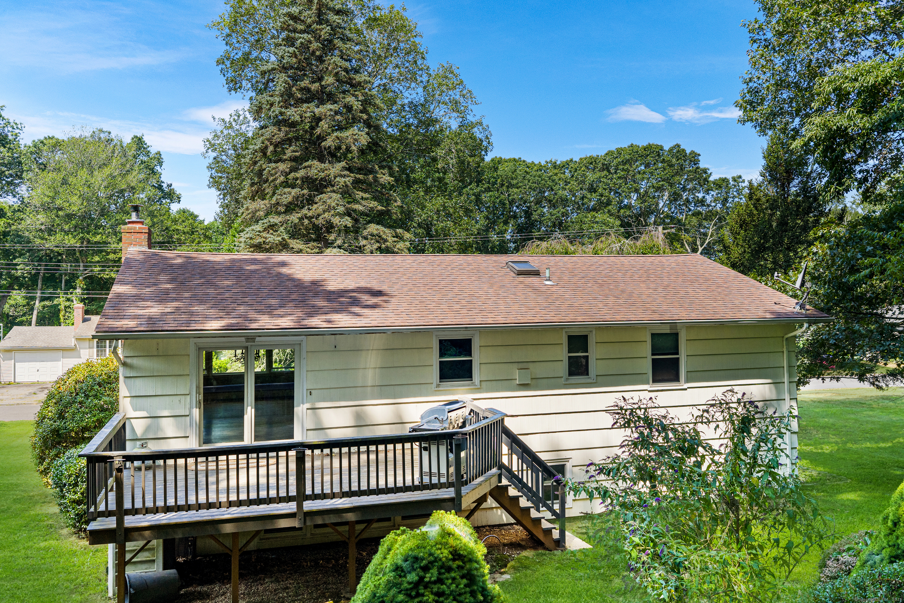 22 West Drive