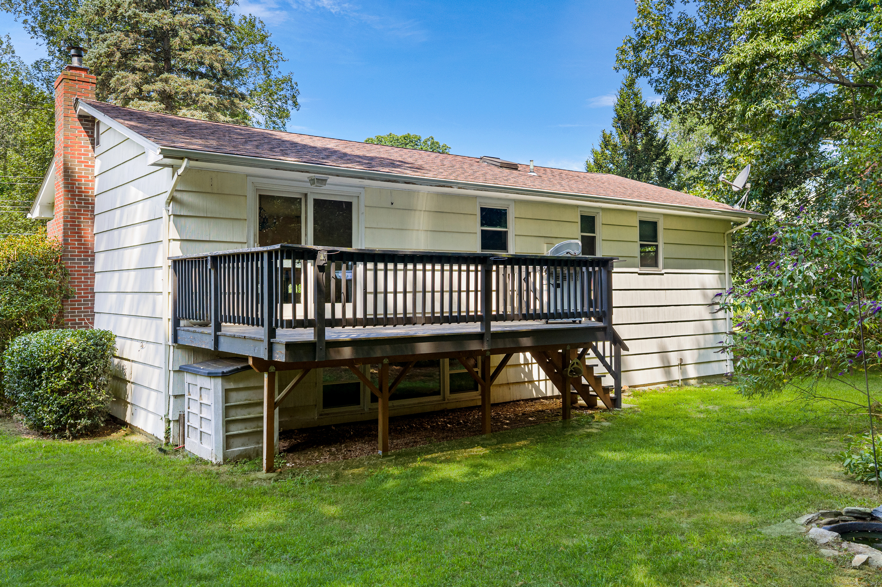 22 West Drive