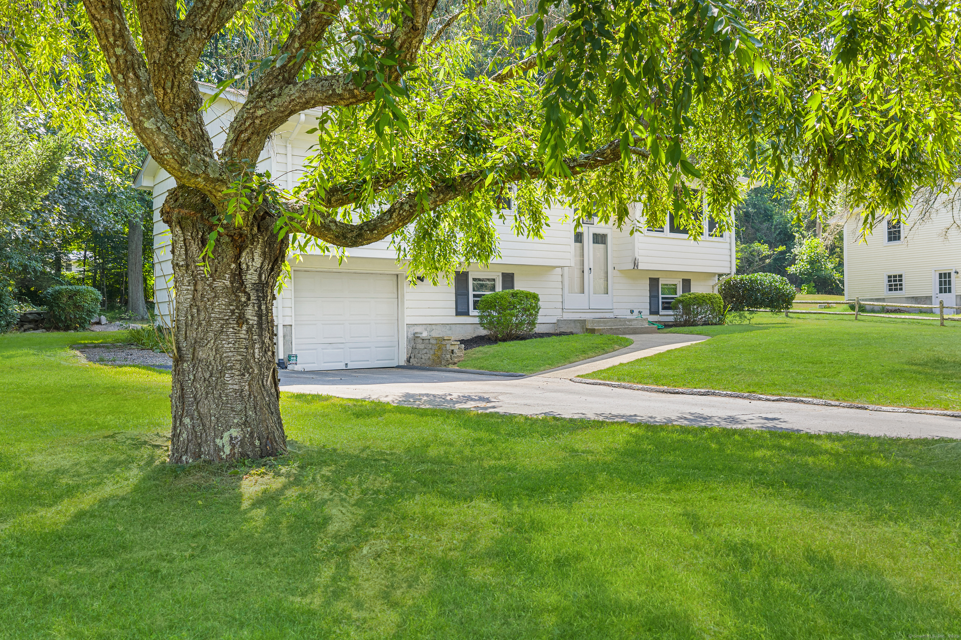 22 West Drive