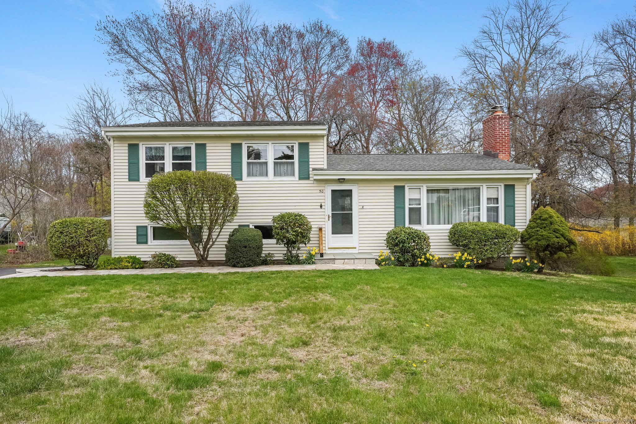 Poplar Street, Trumbull, Connecticut - 3 Bedrooms  
2 Bathrooms  
7 Rooms - 