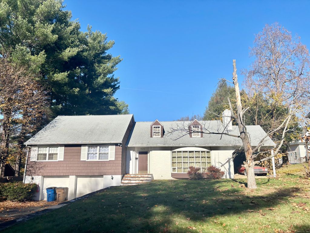 Photo of 34 Davis Avenue, Vernon, CT 06066 (MLS # 24140567)