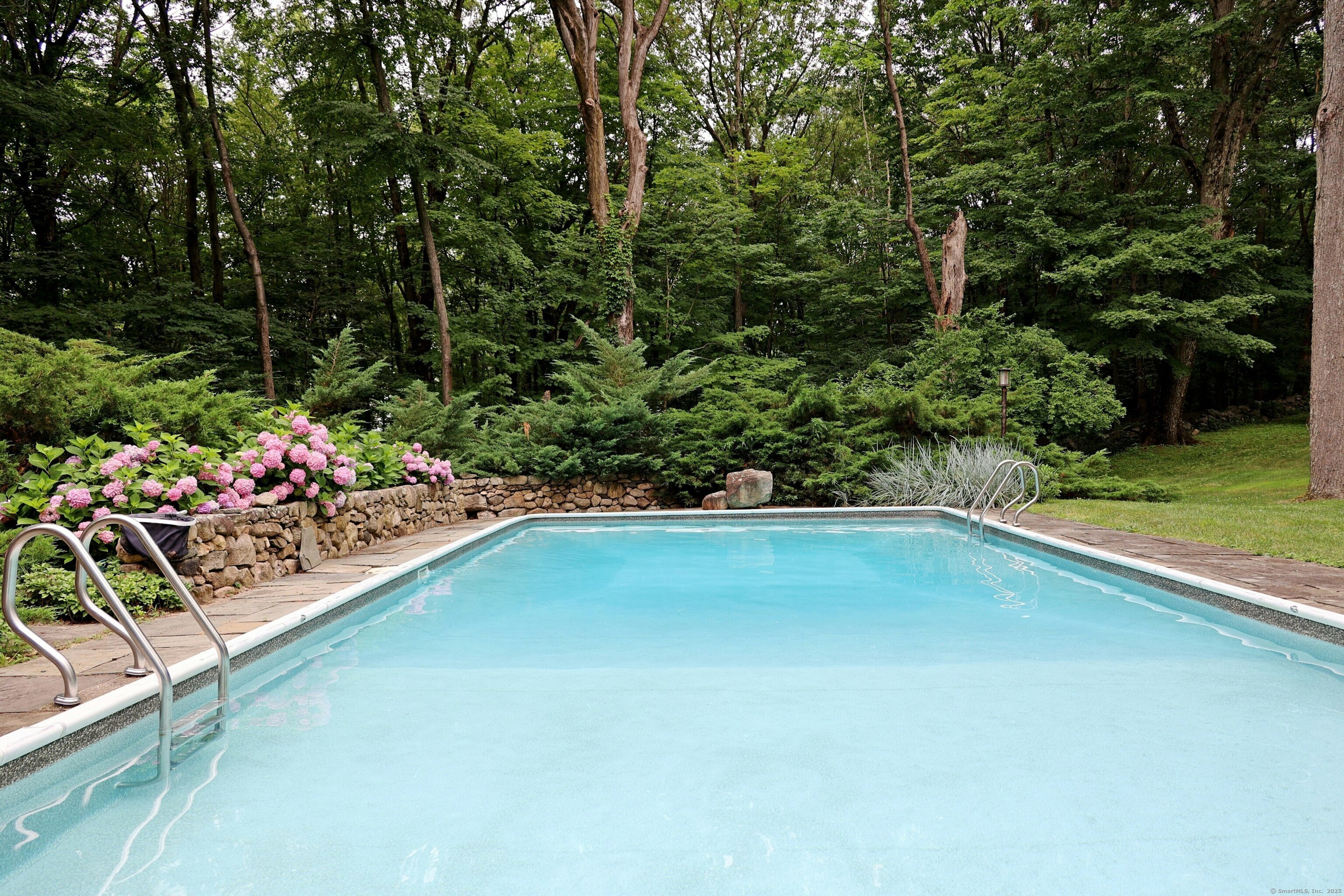 8 Strawberry Ridge Road