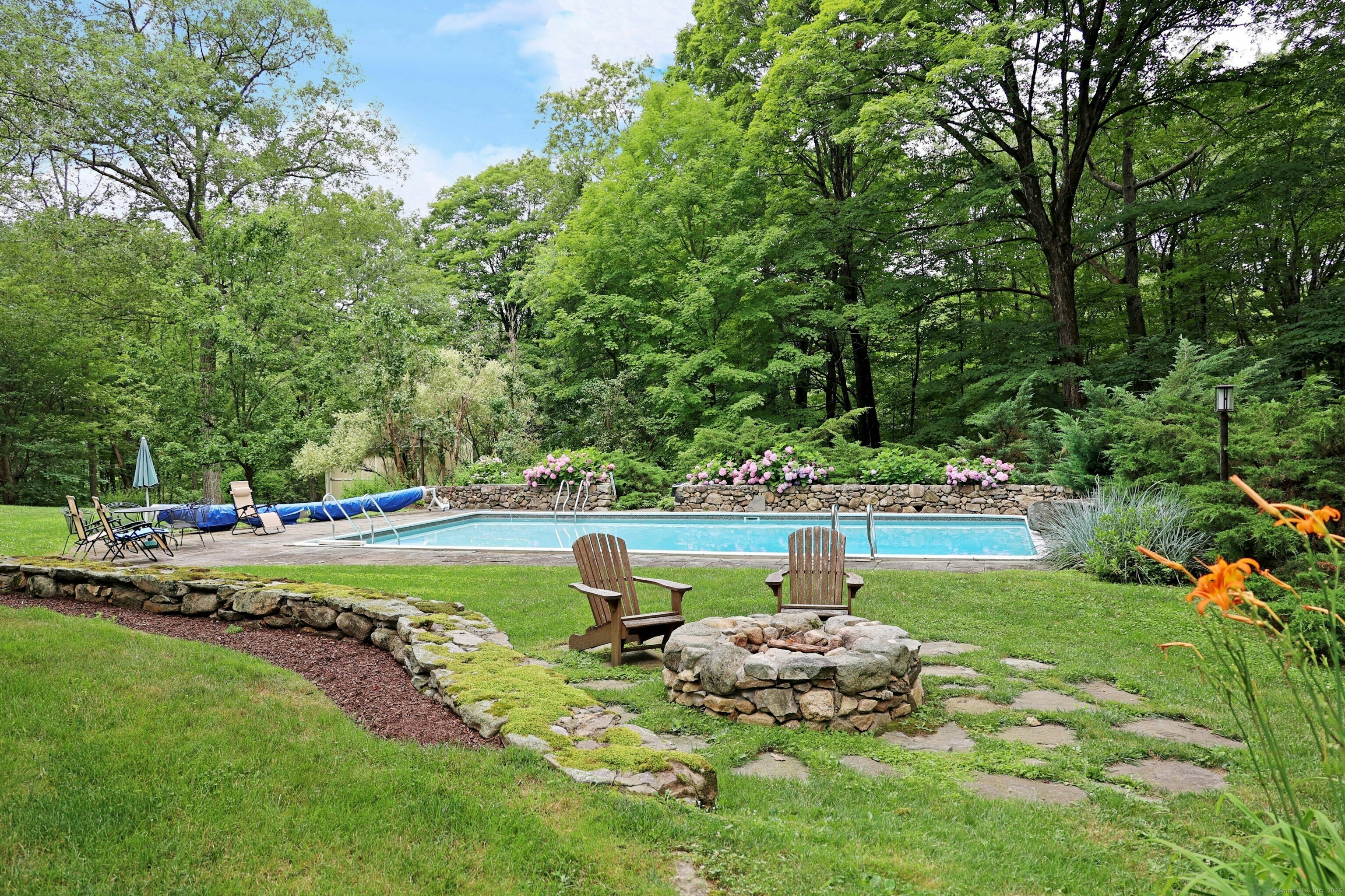 8 Strawberry Ridge Road