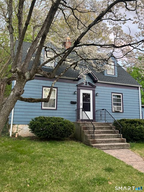 Photo of 155 Lakeview Terrace, New Haven, CT 06515 (MLS # 24175368)