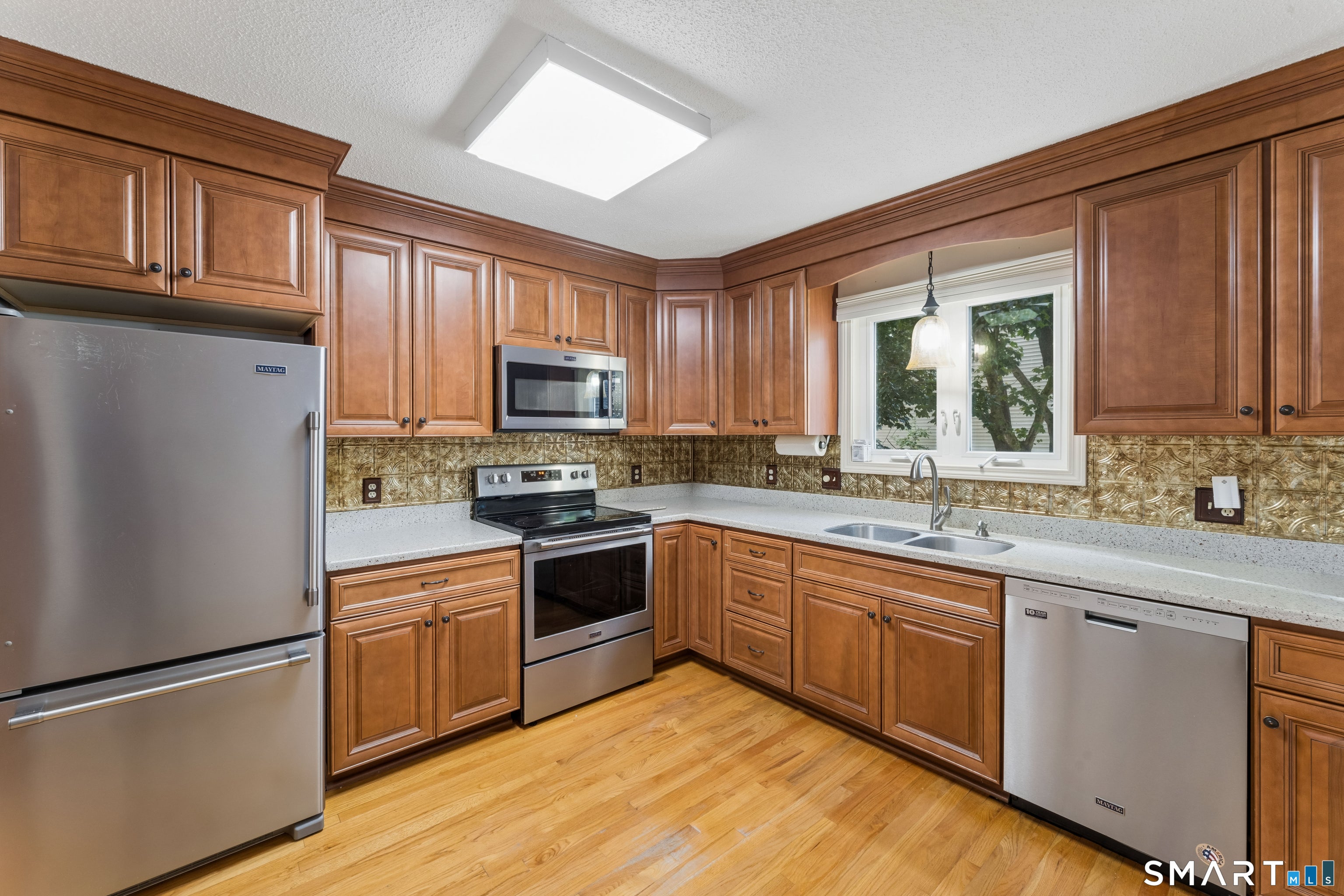 401 Lakeview Drive 401