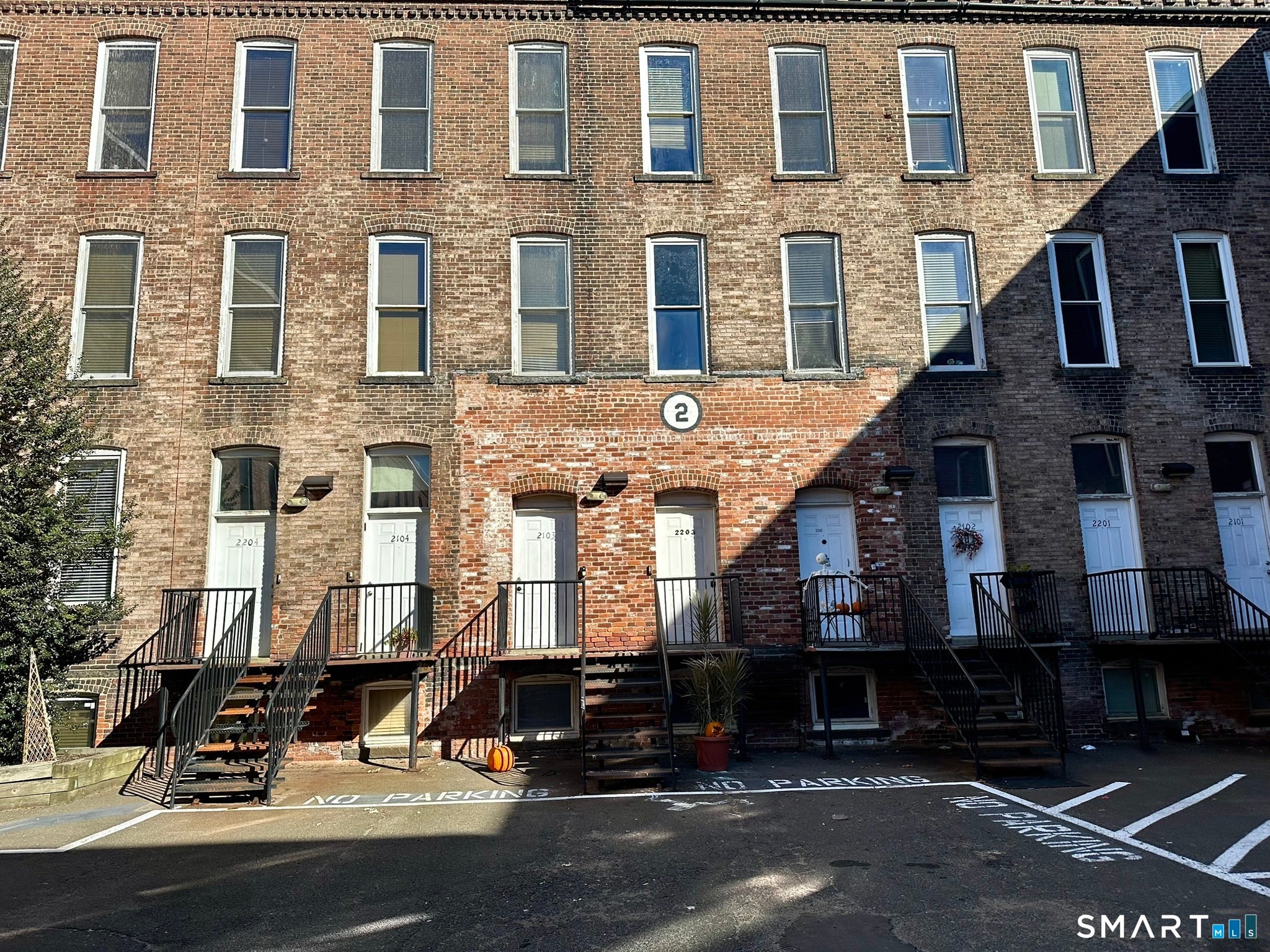 325 Lafayette Street 2203
