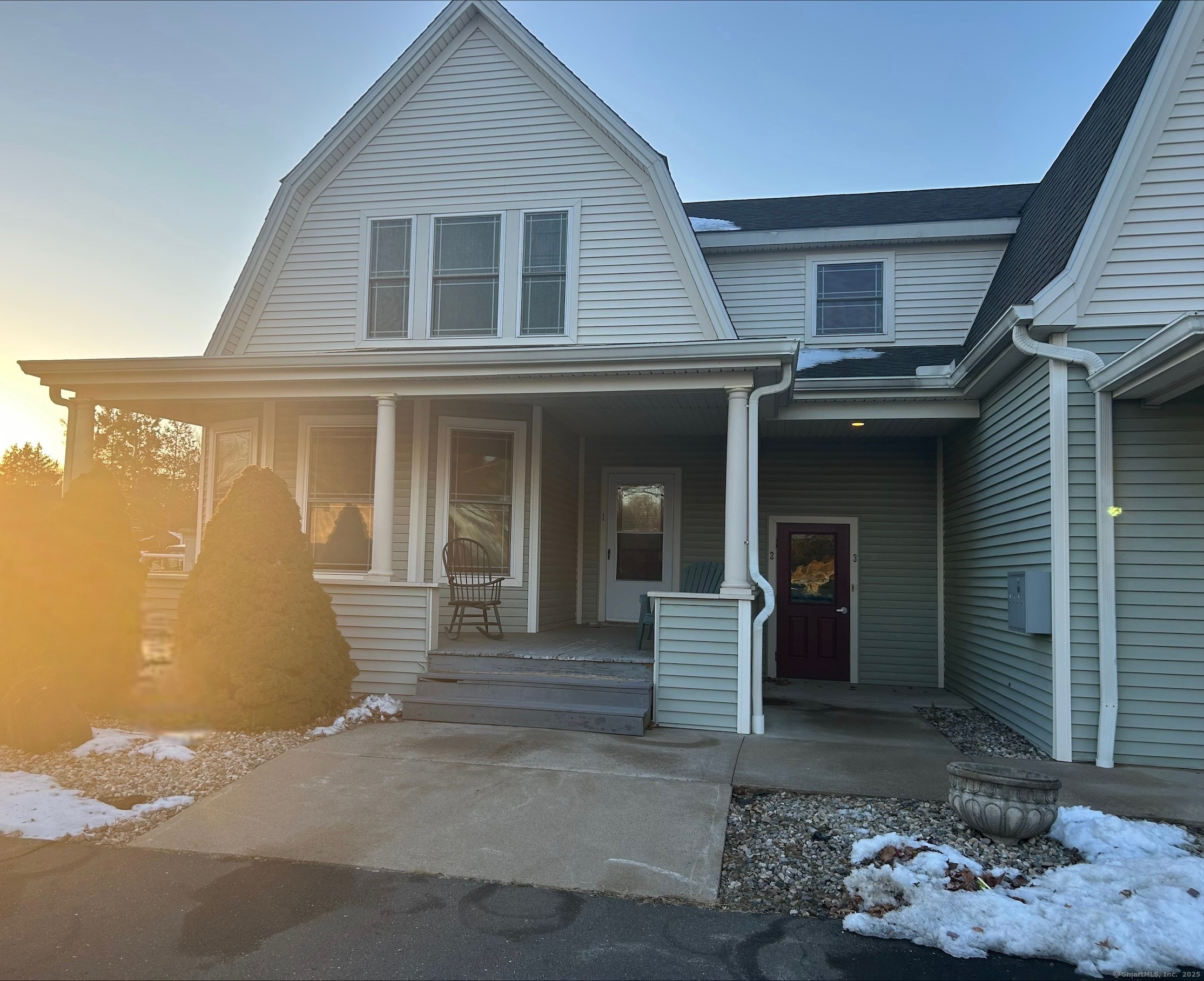 395 East Street, Plainville, Connecticut - 1 Bedrooms  
1 Bathrooms  
3 Rooms - 