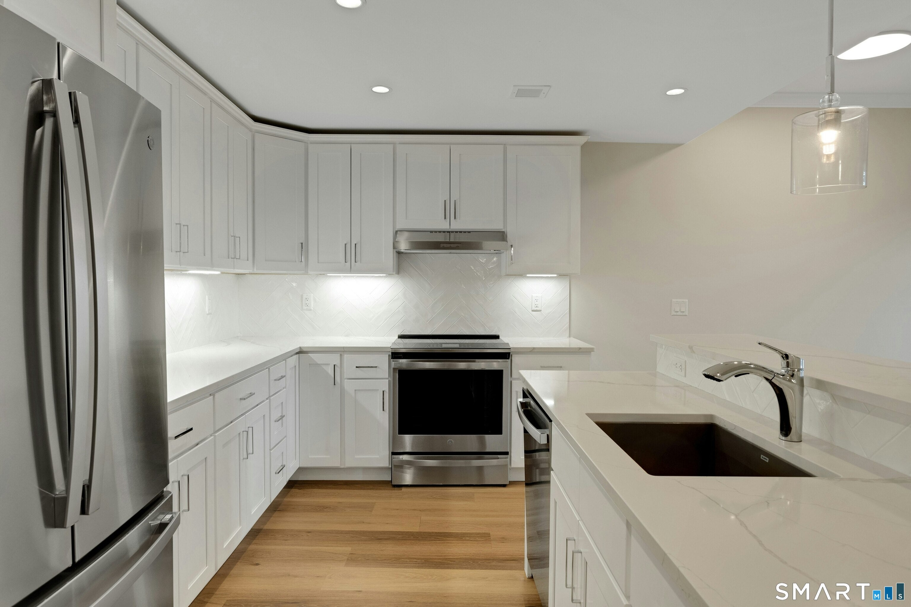 340 Heights Road 211