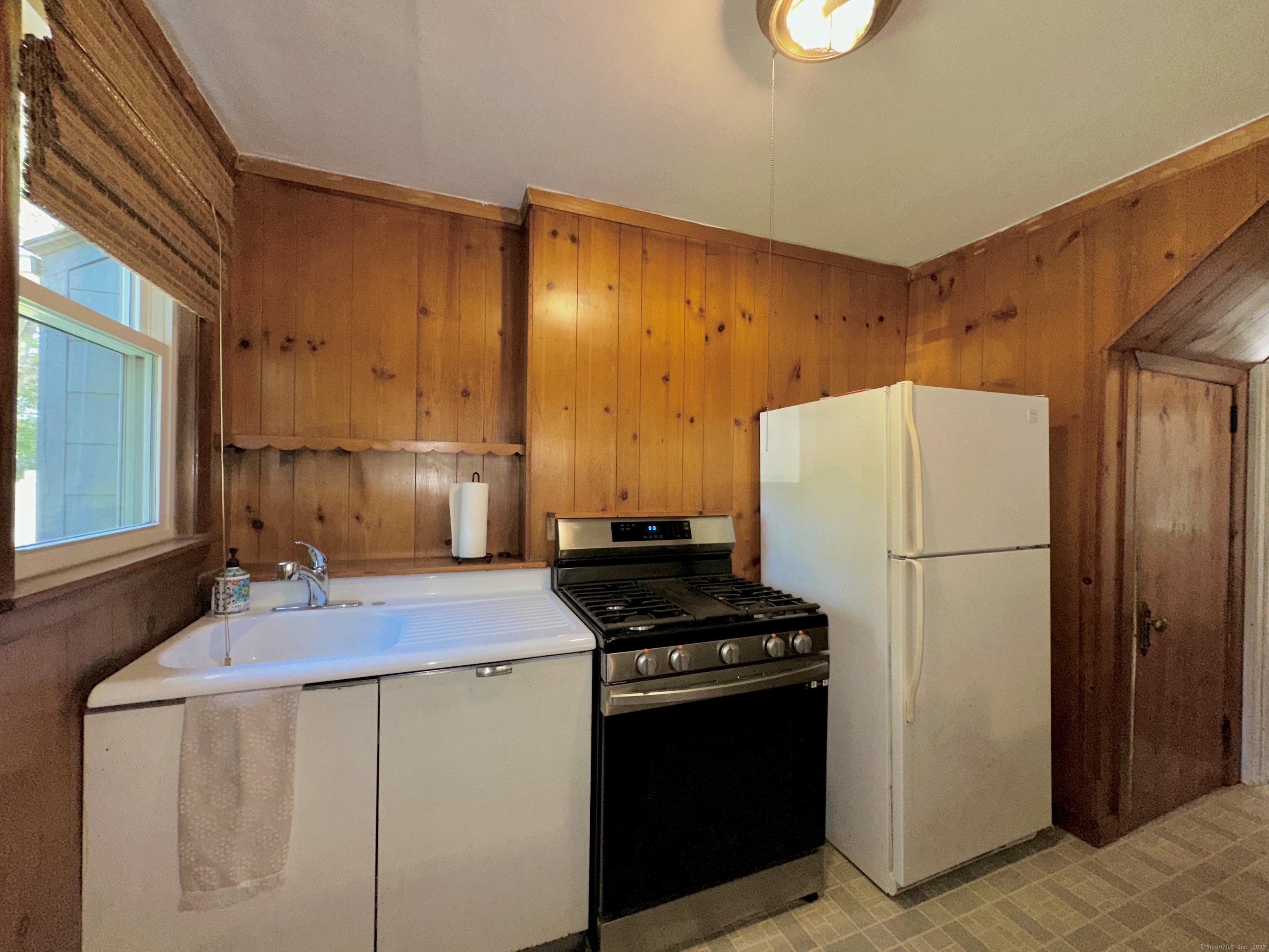 New London, Connecticut 06320, United States, 6 Bedrooms Bedrooms, ,2 BathroomsBathrooms,Residential,Coming Soon,151639