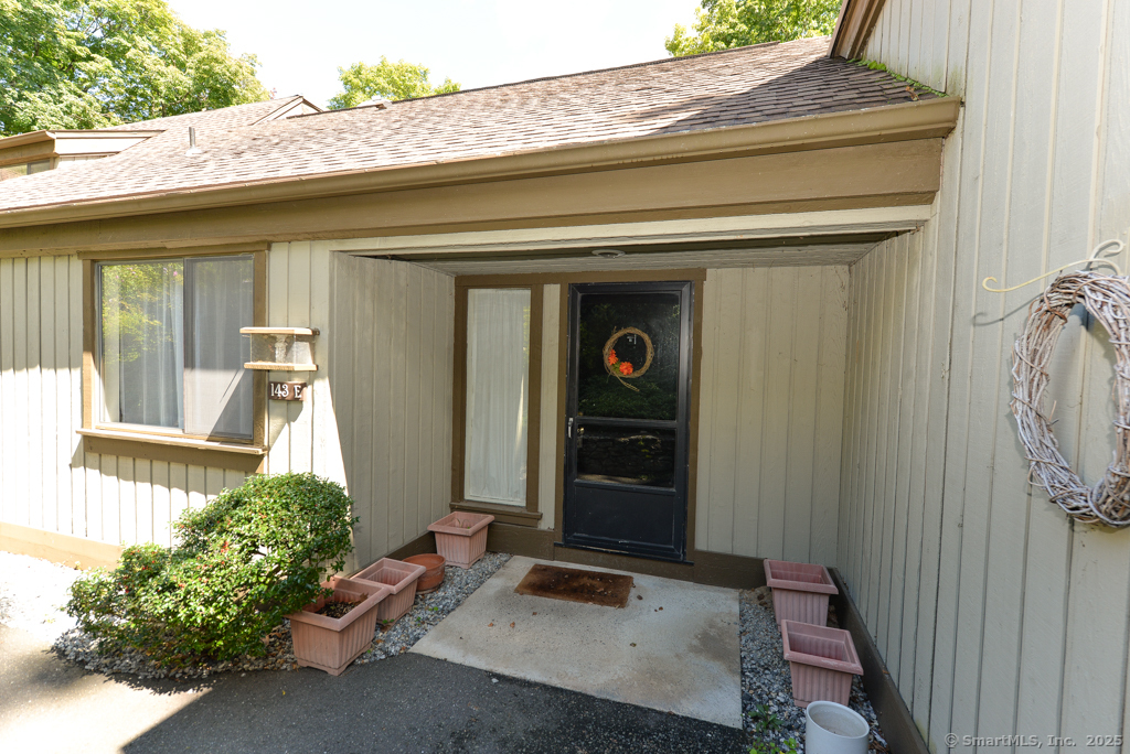 Property for Sale at Heritage Village E, Southbury, Connecticut - Bedrooms: 2 
Bathrooms: 2 
Rooms: 5  - $389,900