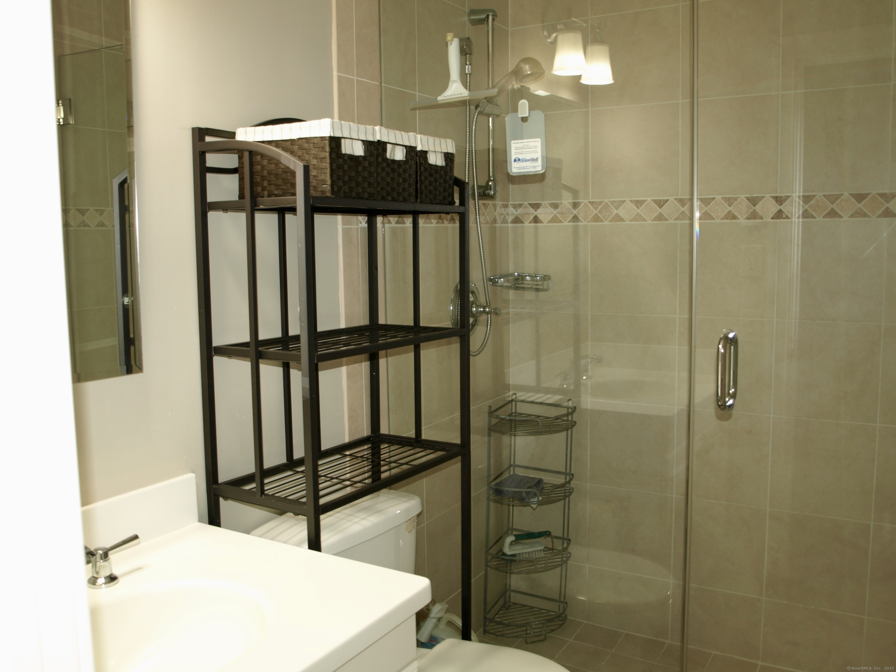 Stamford, Connecticut 06907, United States, 2 Bedrooms Bedrooms, ,2 BathroomsBathrooms,Residential,Active,92401