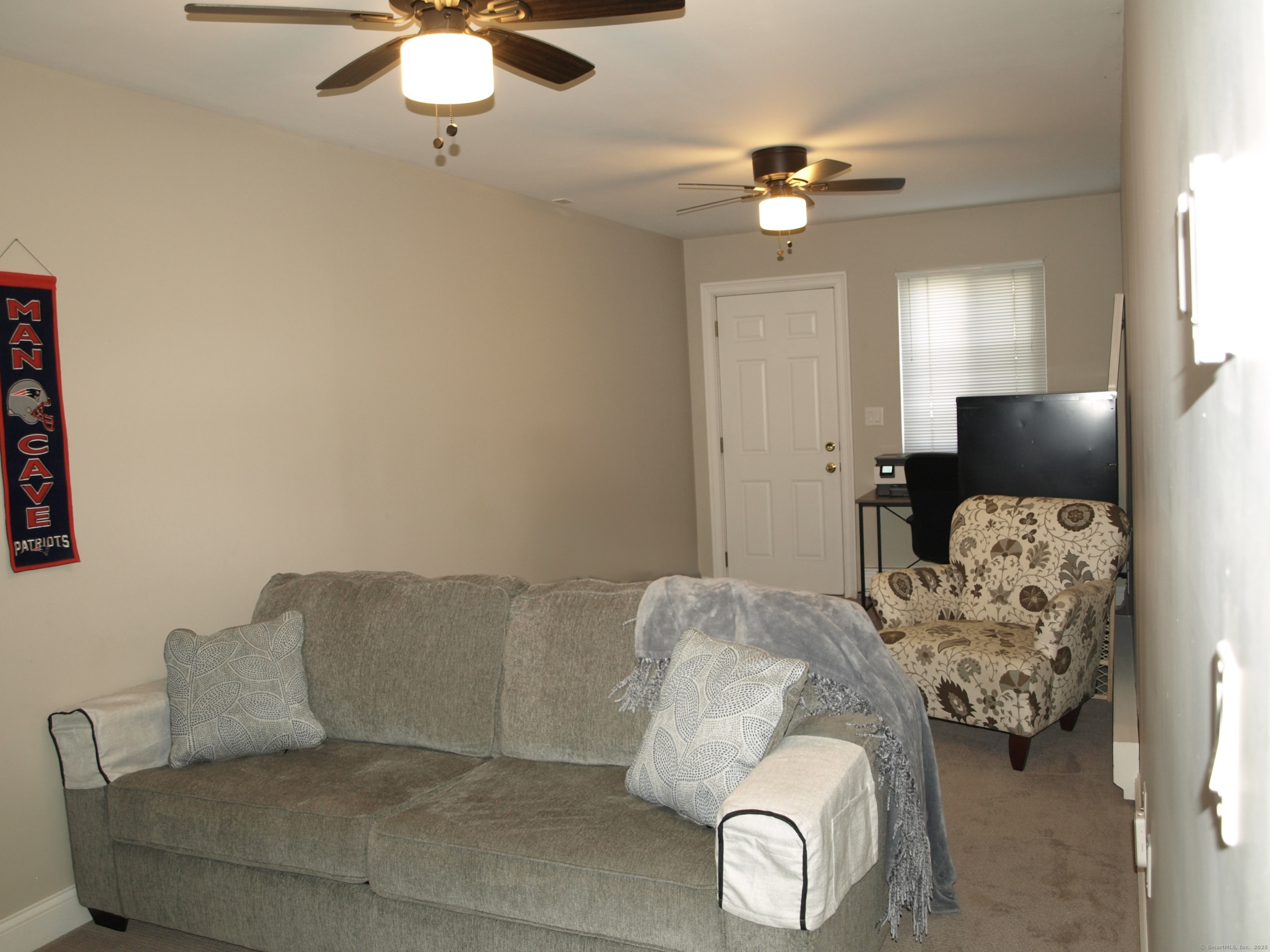 Stamford, Connecticut 06907, United States, 2 Bedrooms Bedrooms, ,2 BathroomsBathrooms,Residential,Active,92401