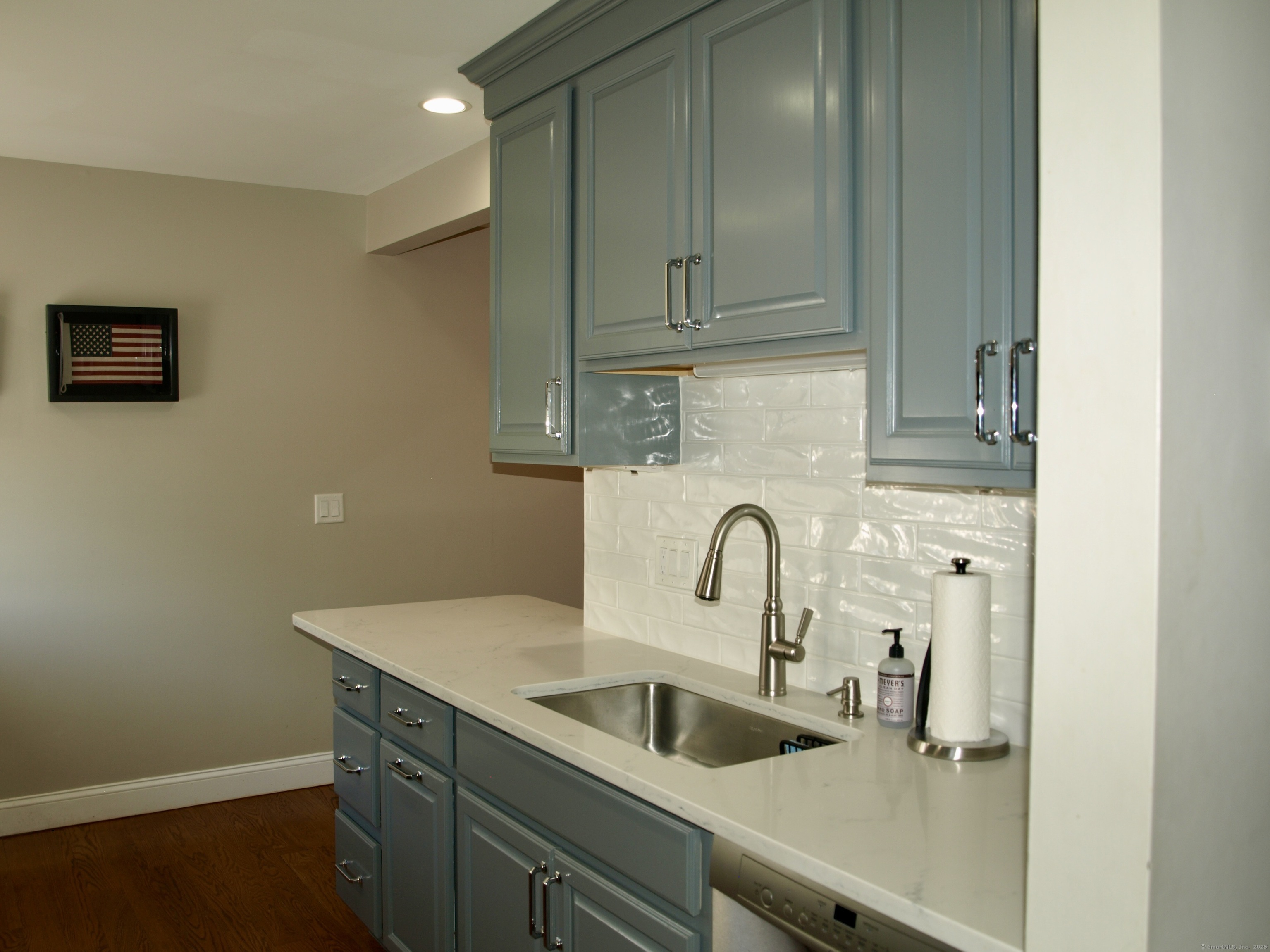 Stamford, Connecticut 06907, United States, 2 Bedrooms Bedrooms, ,2 BathroomsBathrooms,Residential,Active,92401