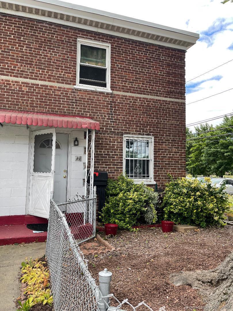 99 Court A Bld 20 Sucess Avenue, Bridgeport, Connecticut - 2 Bedrooms  
1 Bathrooms  
4 Rooms - 