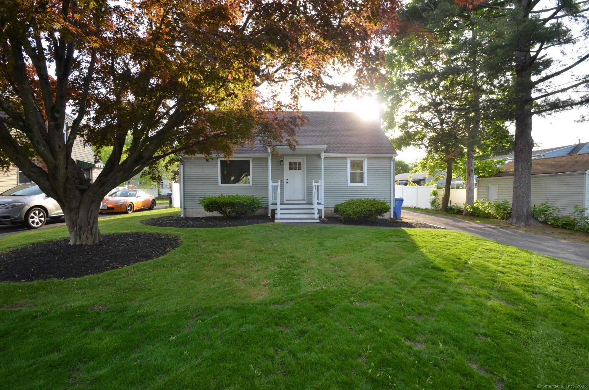 Harvest Lane, Bristol, Connecticut - 3 Bedrooms  
1 Bathrooms  
6 Rooms - 