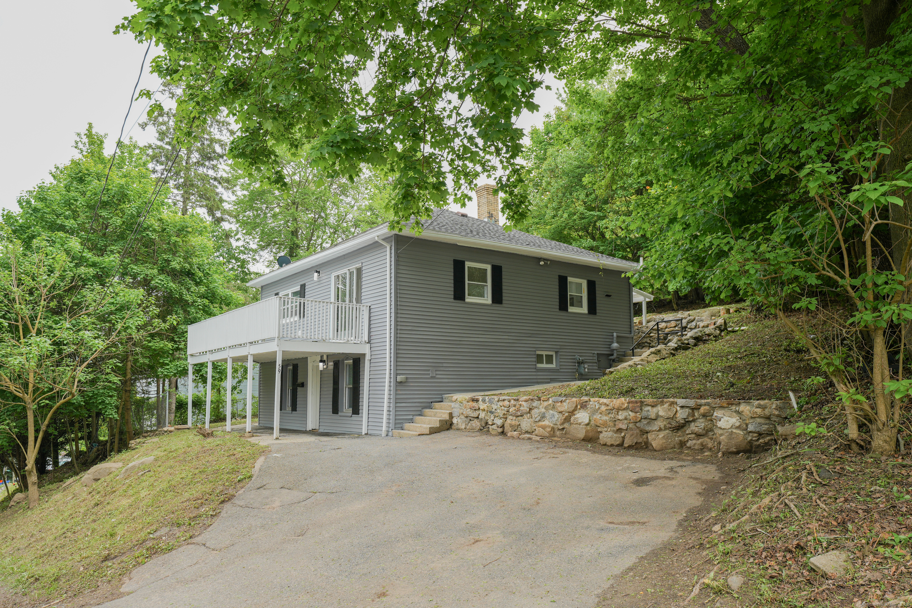 Property for Sale at Fairfax Street, Waterbury, Connecticut - Bedrooms: 3 
Bathrooms: 2 
Rooms: 6  - $300,000