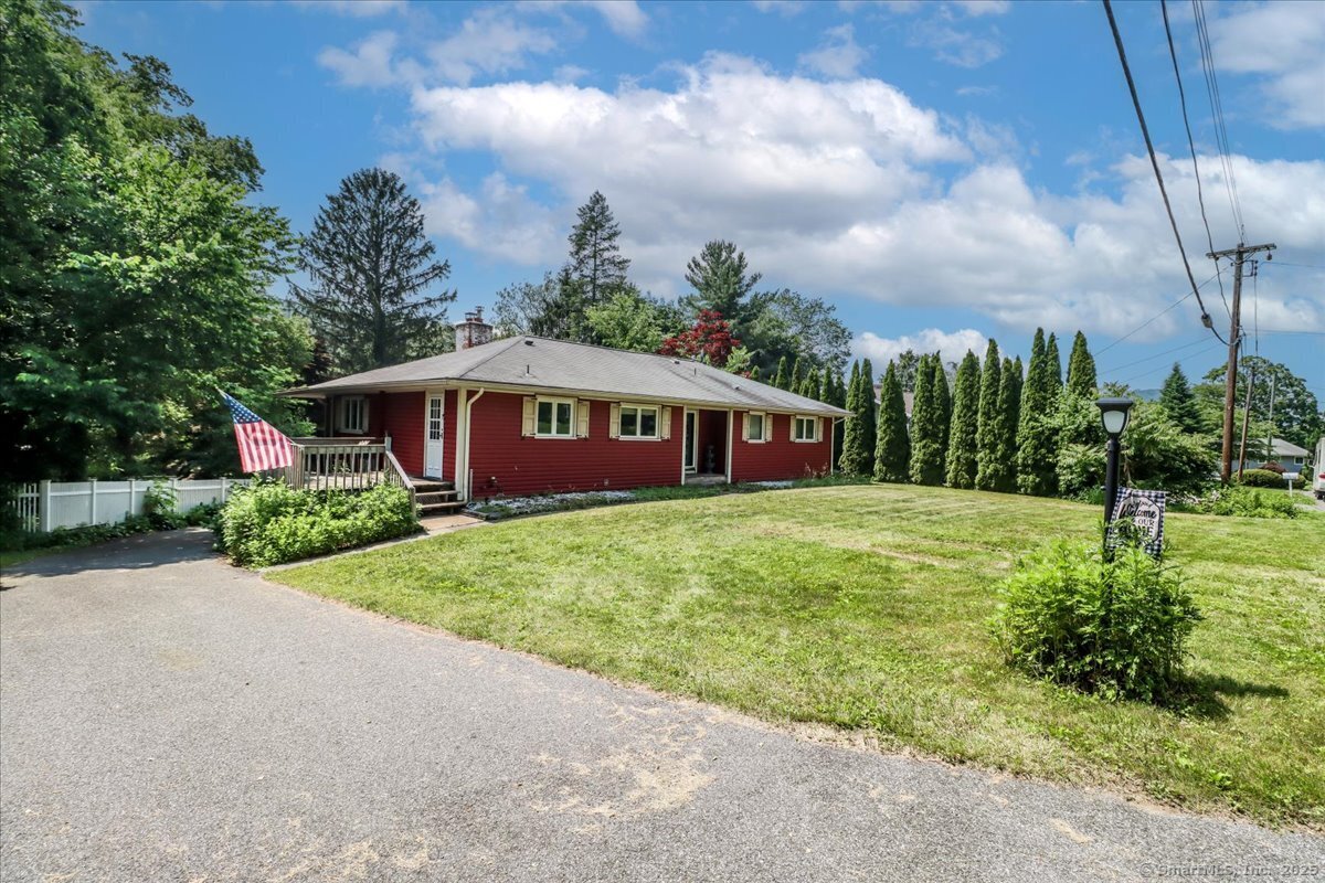 Property for Sale at Lakewood Terrace, New Milford, Connecticut - Bedrooms: 3 
Bathrooms: 3 
Rooms: 8  - $569,900