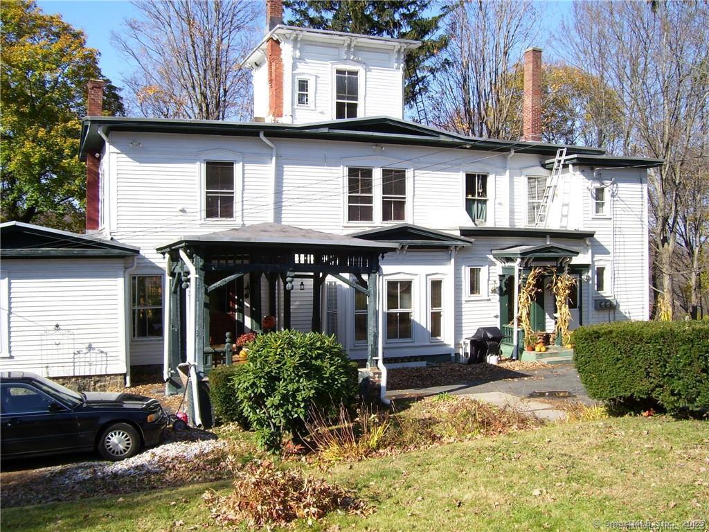 High Street, Canton, Connecticut - 2 Bedrooms  
1 Bathrooms  
5 Rooms - 