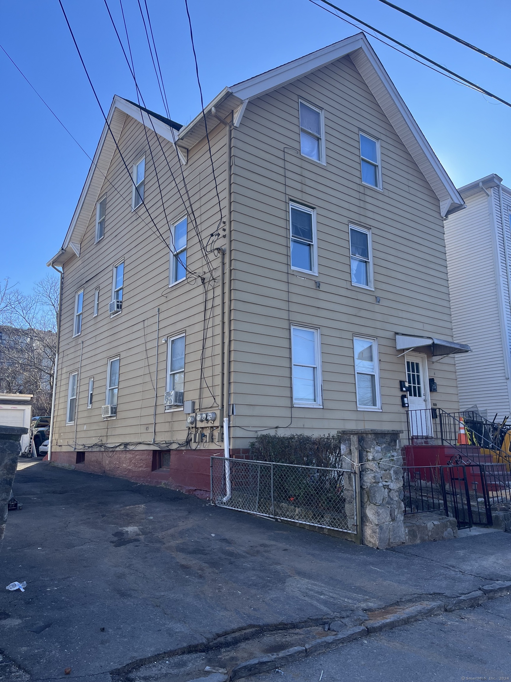 Granite Street, Waterbury, Connecticut - 7 Bedrooms  
4 Bathrooms  
14 Rooms - 