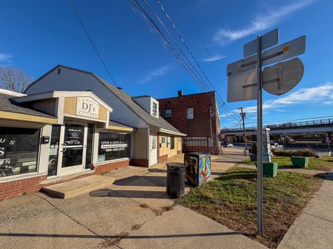 Photo of 405 Williams Street, New London, CT 06320 (MLS # 24137866)