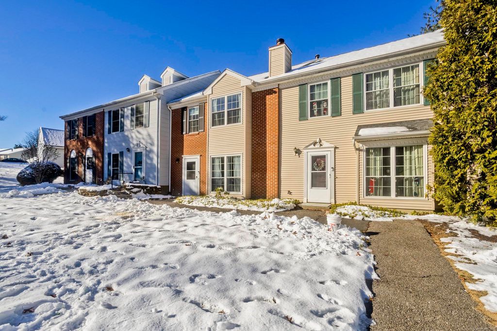 Photo of 26 Rockledge Loop #26, Torrington, CT 06790 (MLS # 24143860)