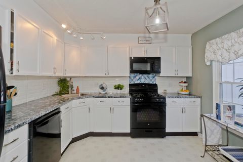 Tiny photo for 26 Rockledge Loop #26, Torrington, CT 06790 (MLS # 24143860)