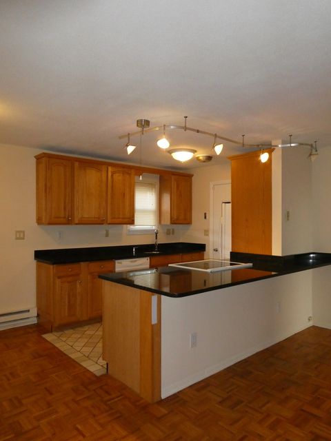 Condo For Sale - 32 West Walk<br/> West Haven, CT 06516