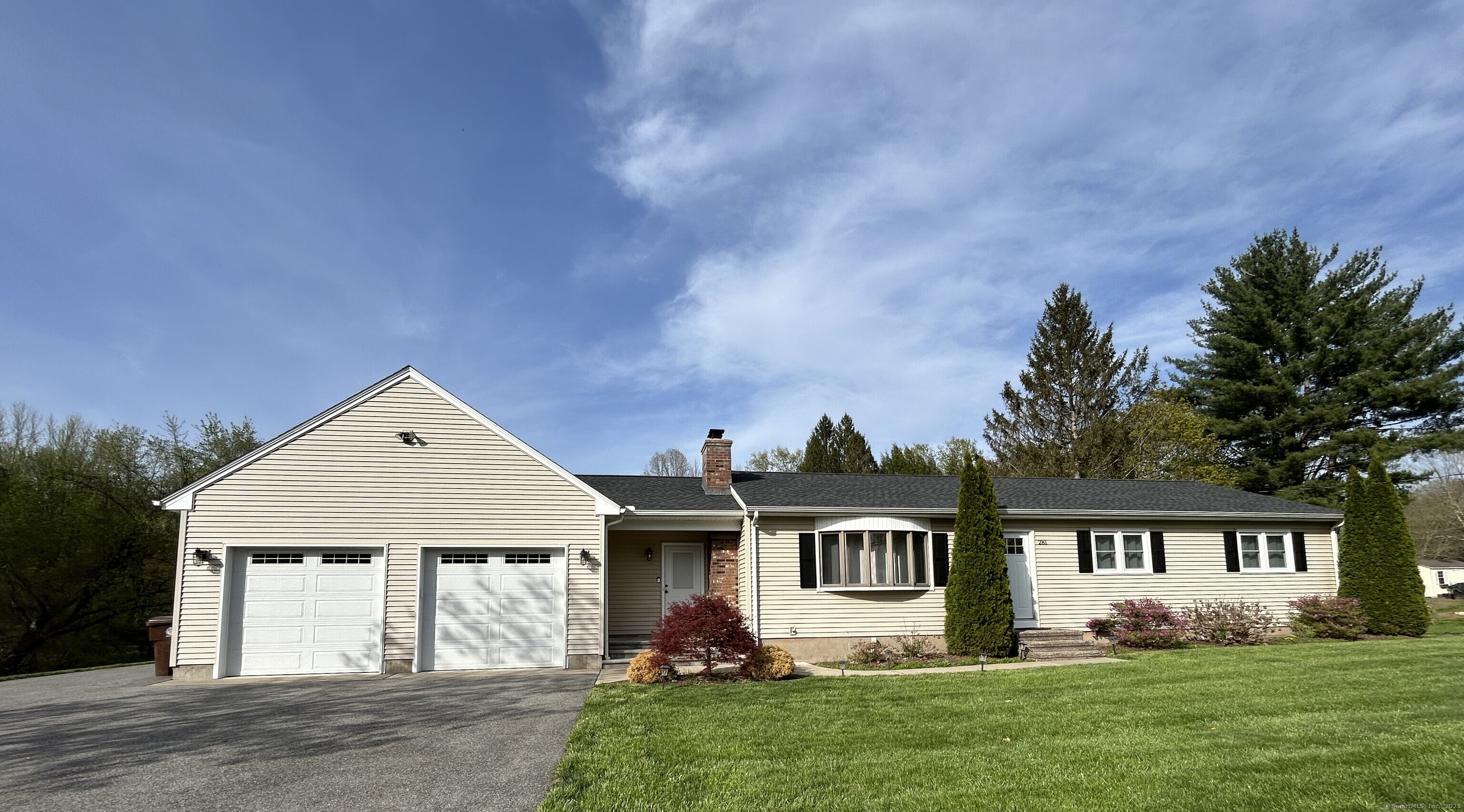 Rental Property at Abbe Road, Enfield, Connecticut - Bedrooms: 3 
Bathrooms: 2 
Rooms: 5  - $3,200 MO.