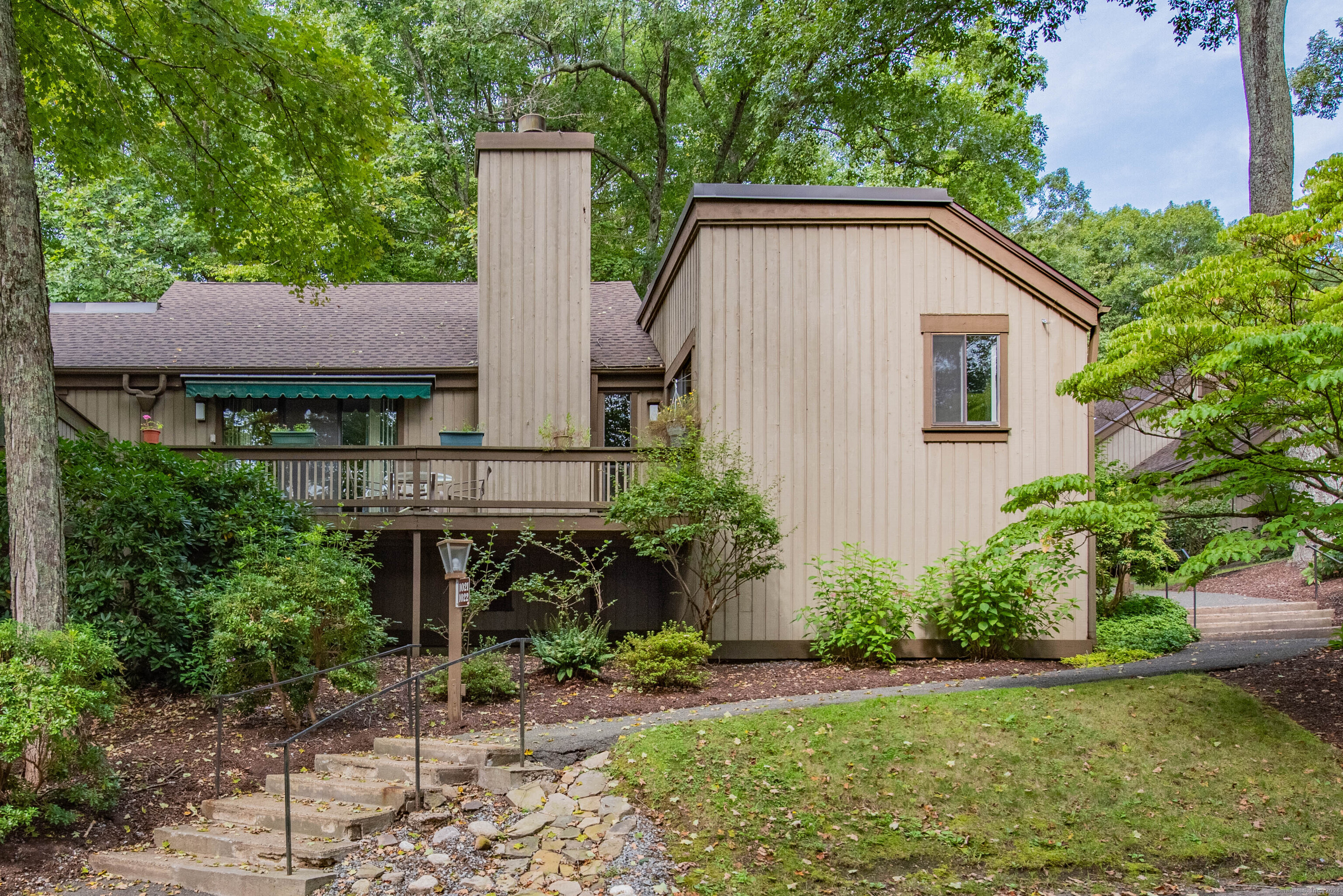 View Southbury, CT 06488 condo