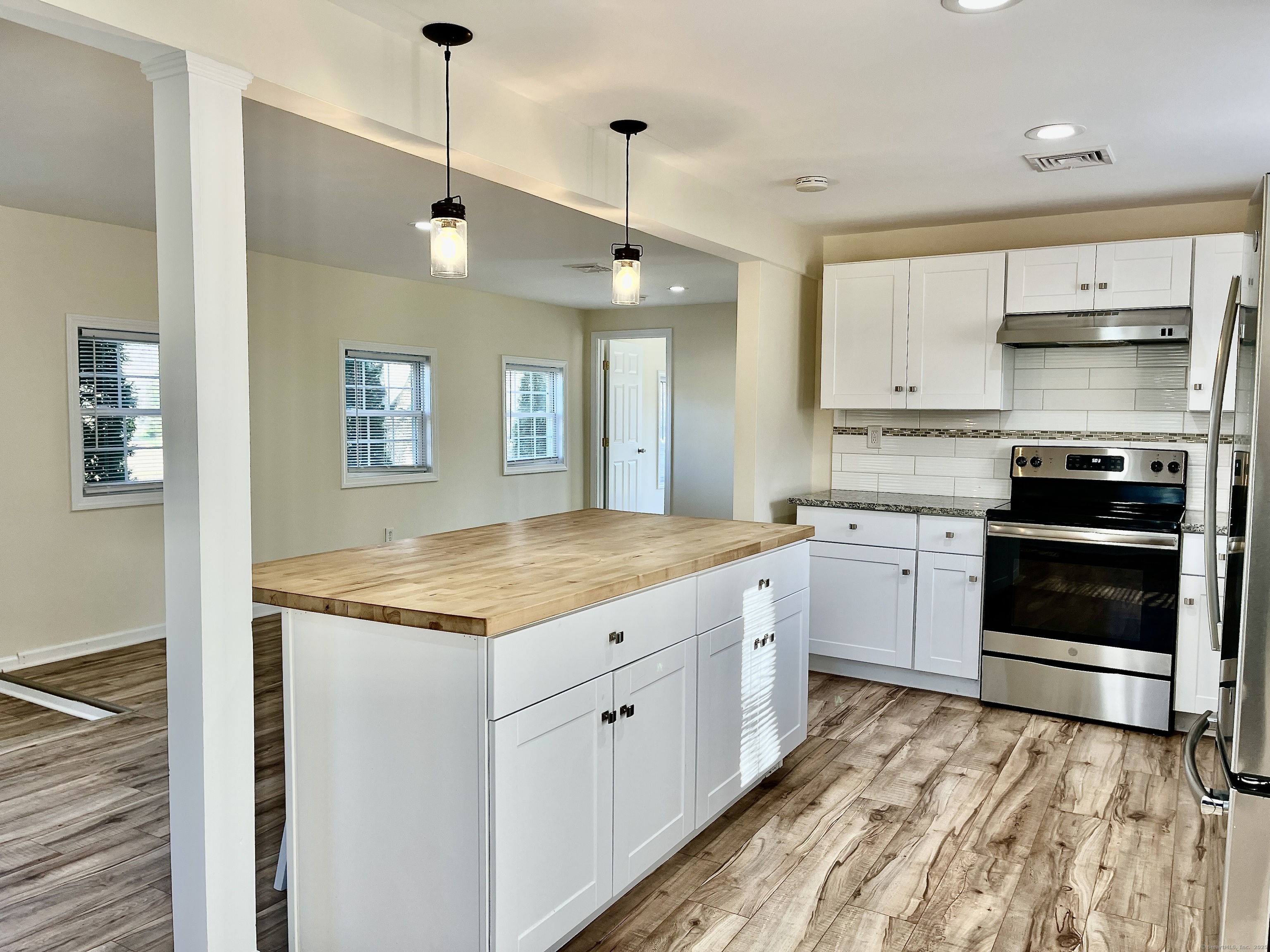 East Haddam, Connecticut 06469, United States, 1 Bedroom Bedrooms, ,1 BathroomBathrooms,Residential,Pending,110220