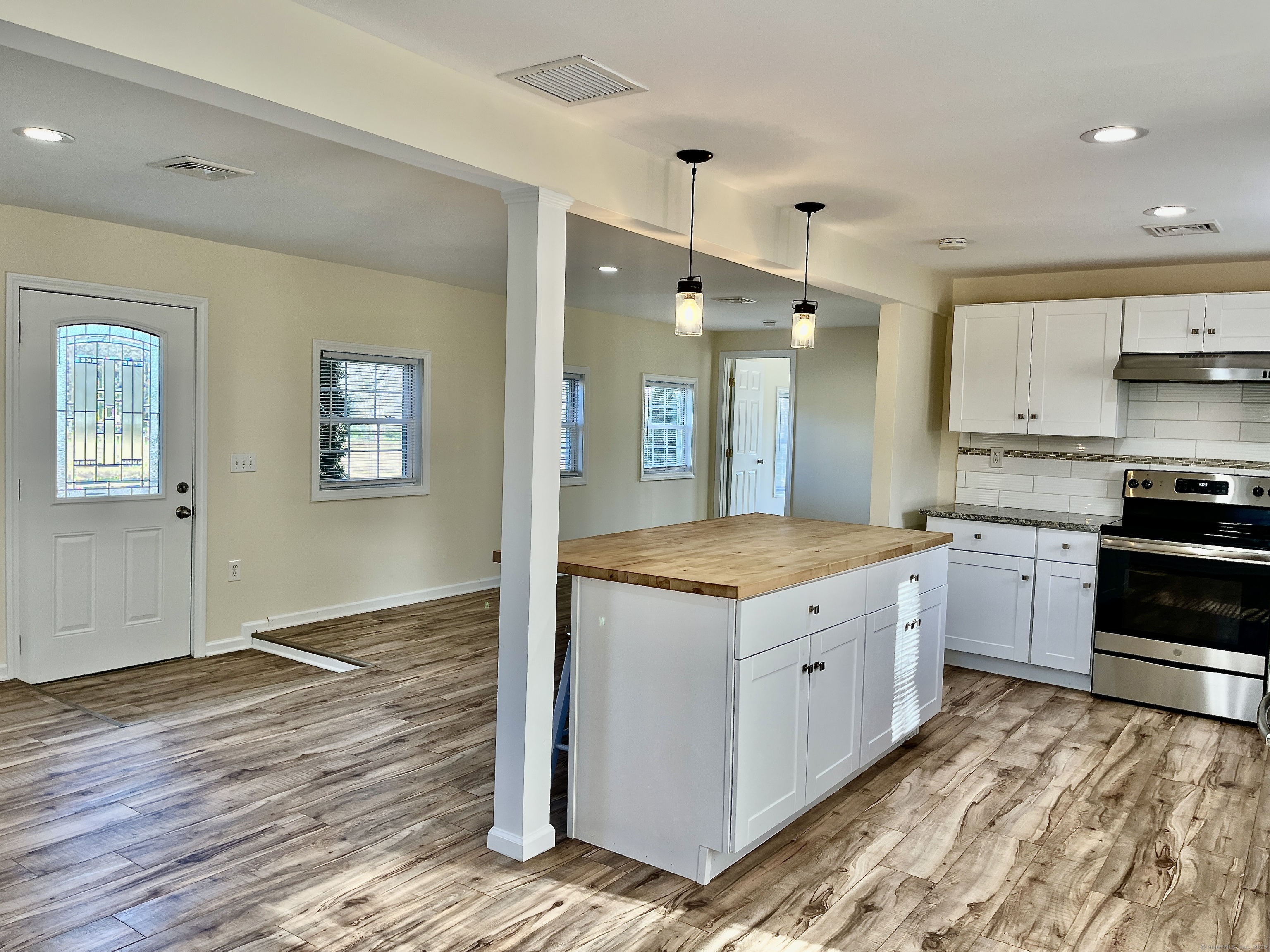East Haddam, Connecticut 06469, United States, 1 Bedroom Bedrooms, ,1 BathroomBathrooms,Residential,Pending,110220