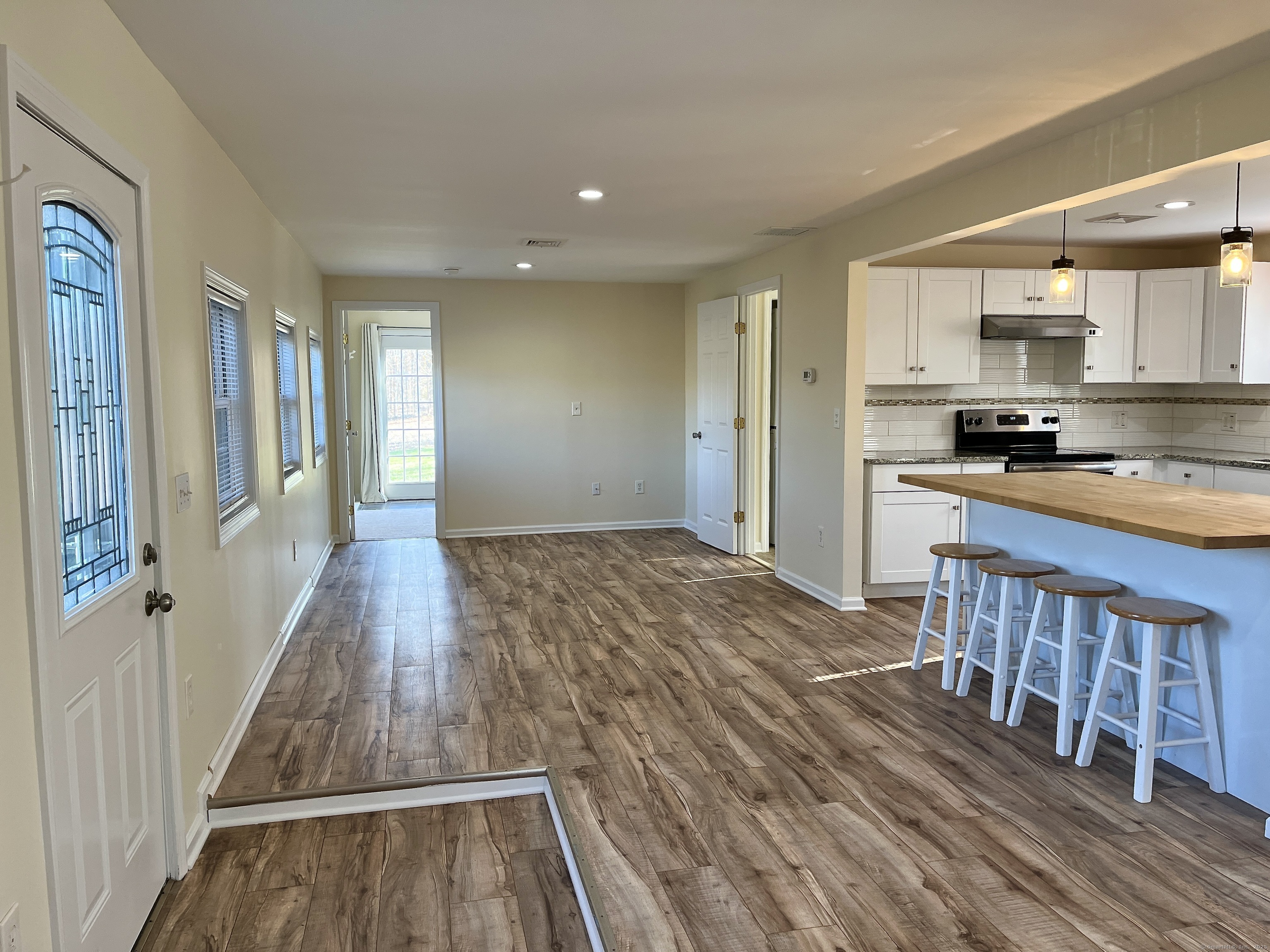 East Haddam, Connecticut 06469, United States, 1 Bedroom Bedrooms, ,1 BathroomBathrooms,Residential,Pending,110220