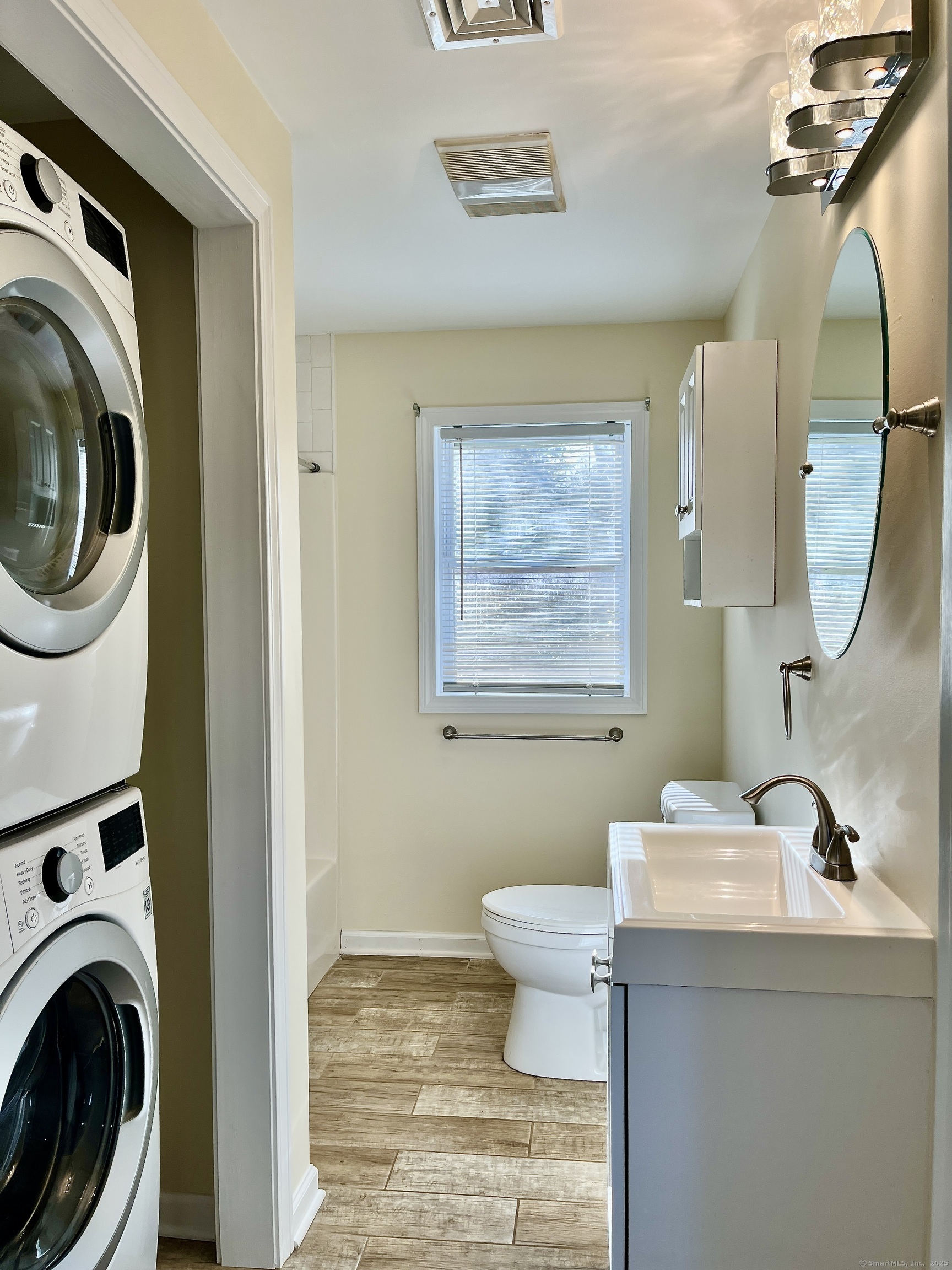 East Haddam, Connecticut 06469, United States, 1 Bedroom Bedrooms, ,1 BathroomBathrooms,Residential,Pending,110220