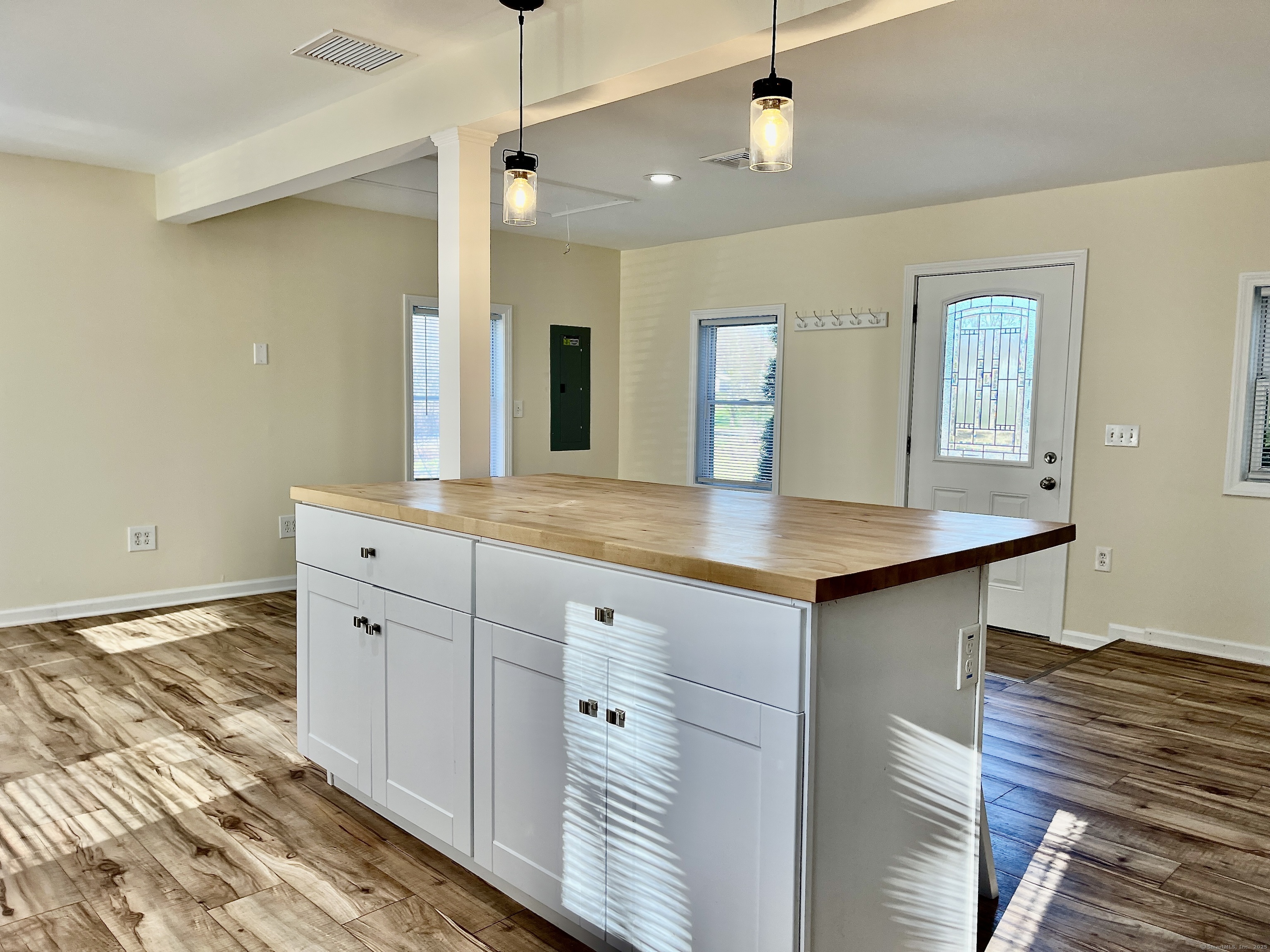 East Haddam, Connecticut 06469, United States, 1 Bedroom Bedrooms, ,1 BathroomBathrooms,Residential,Pending,110220