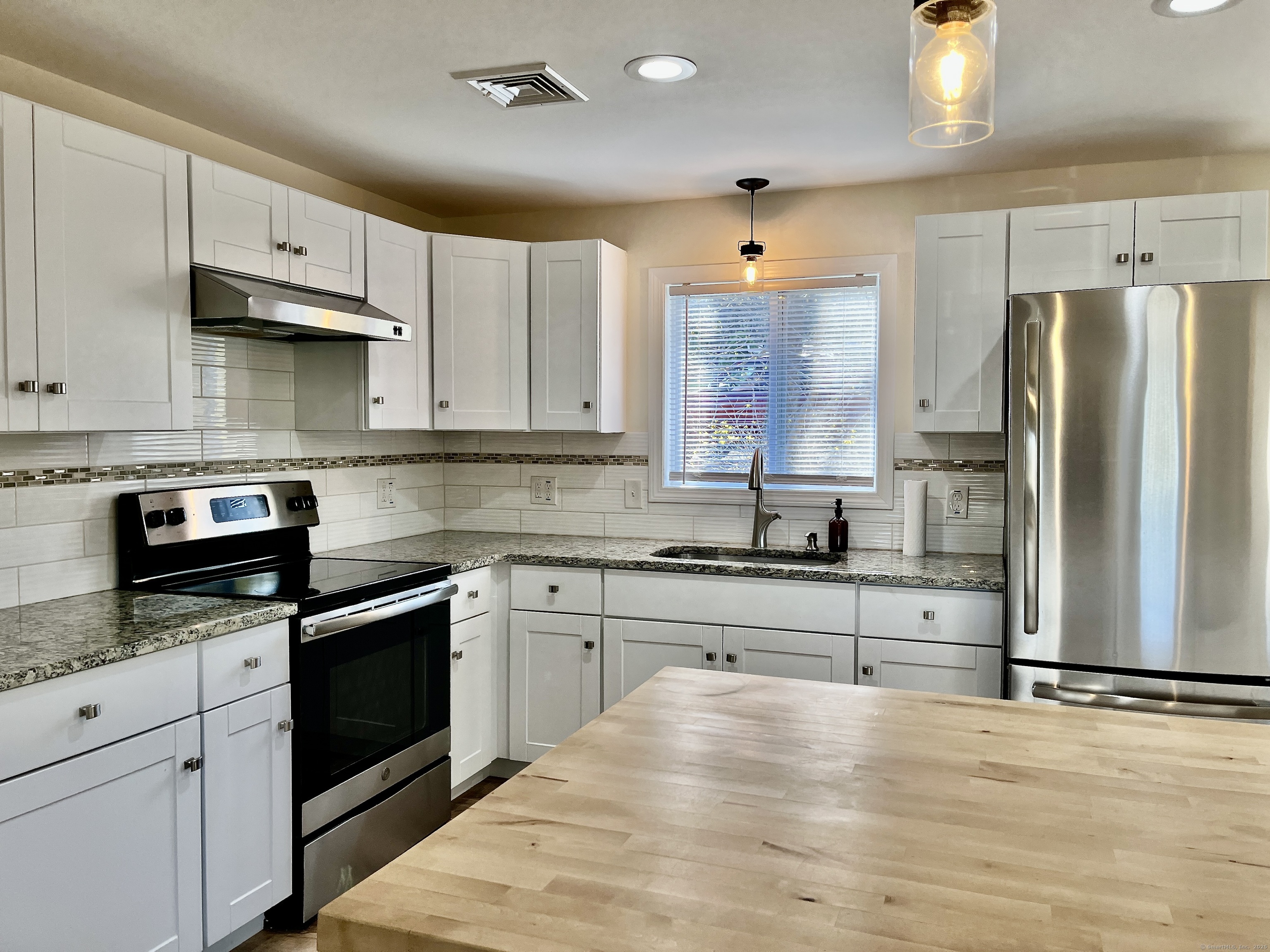 East Haddam, Connecticut 06469, United States, 1 Bedroom Bedrooms, ,1 BathroomBathrooms,Residential,Pending,110220