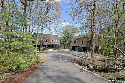 Homes For Sale - 12 Hillcrest Court<br/> Ridgefield, CT 06877