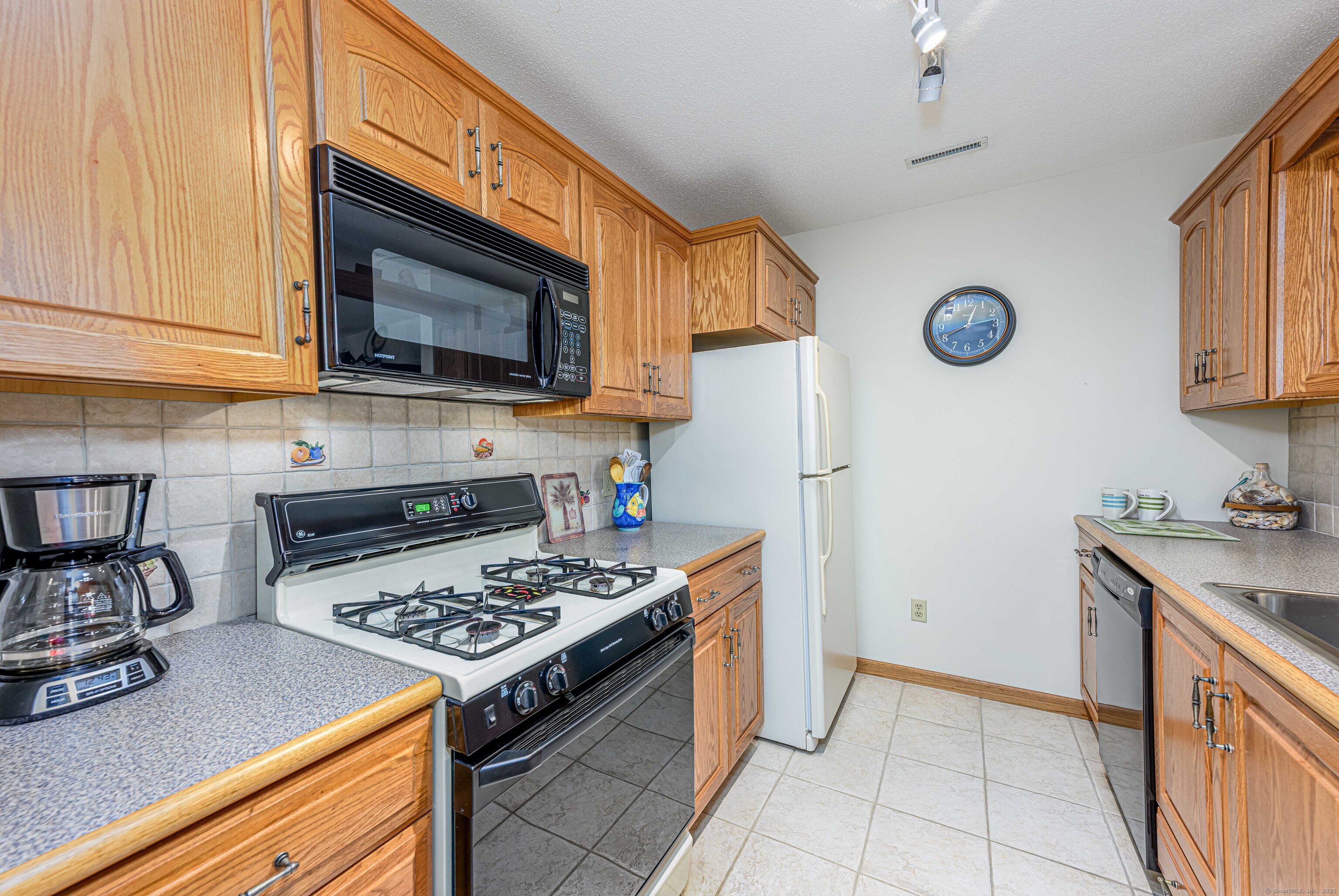 46 Foxbridge Village Road #46, Branford, Connecticut image 11