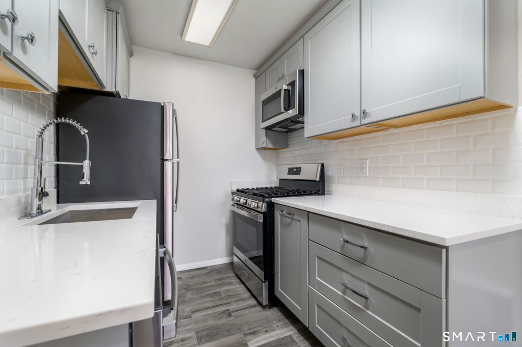 Photo of 140 Grove Street #APT 5B, Stamford, CT 06901 (MLS # 24156064)