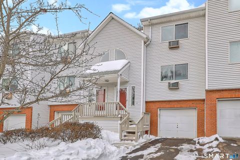 Photo of 925 Oronoke Road #11D, Waterbury, CT 06708 (MLS # 24151960)