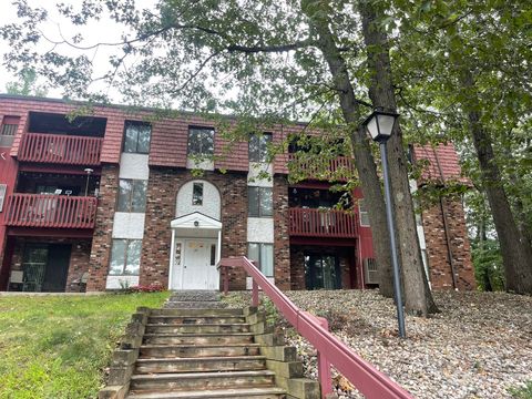 25 Woodsedge Drive APT 6C Newington CT 06111