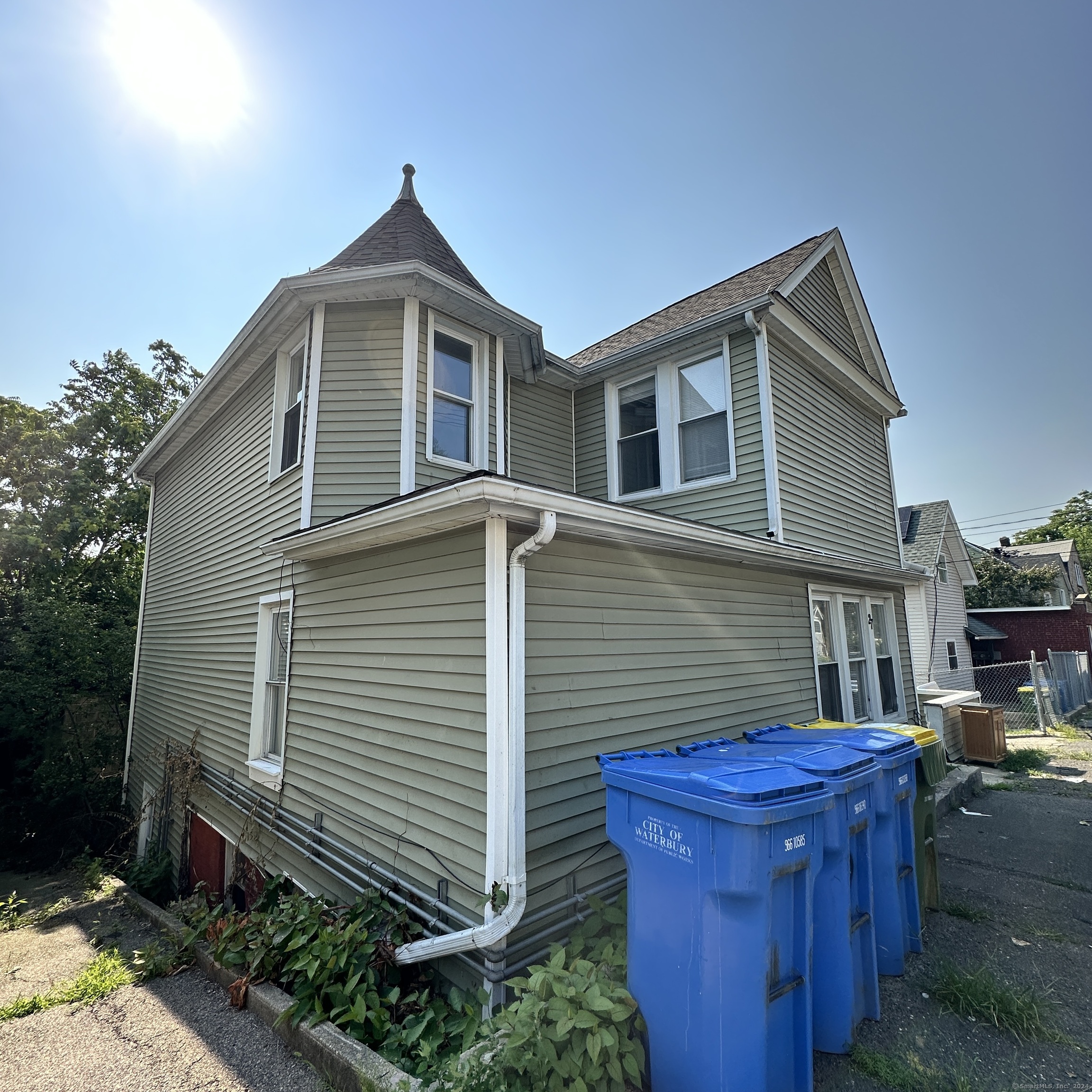 Rental Property at 27 Manhan Street 2nd Fl, Waterbury, Connecticut - Bedrooms: 3 
Bathrooms: 1 
Rooms: 6  - $1,400 MO.
