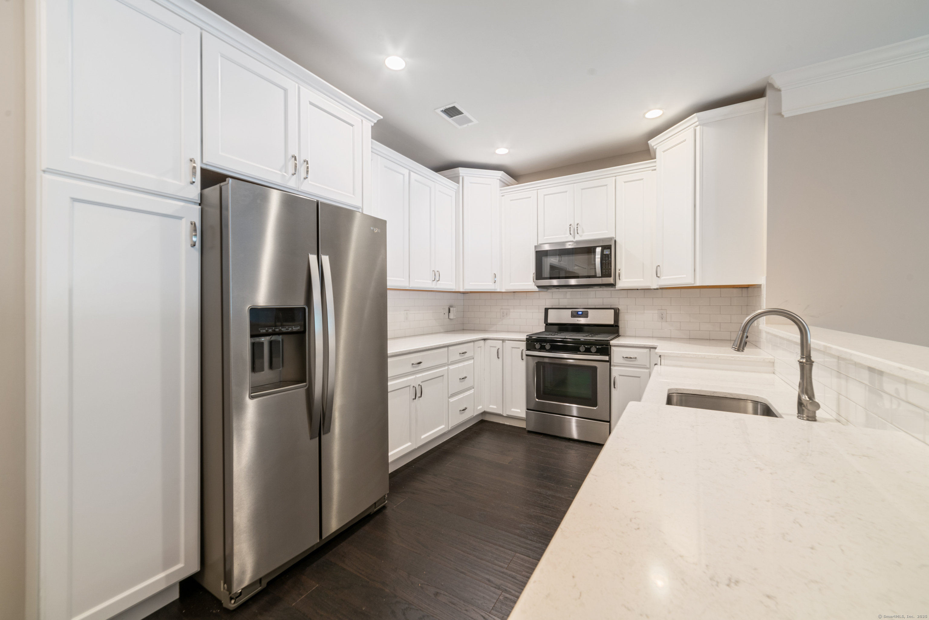 802 Center Meadow Lane #802, Danbury, Connecticut image 6
