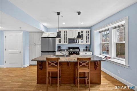Condo For Sale - 629 Chapel Street #2B<br/> New Haven, CT 06511