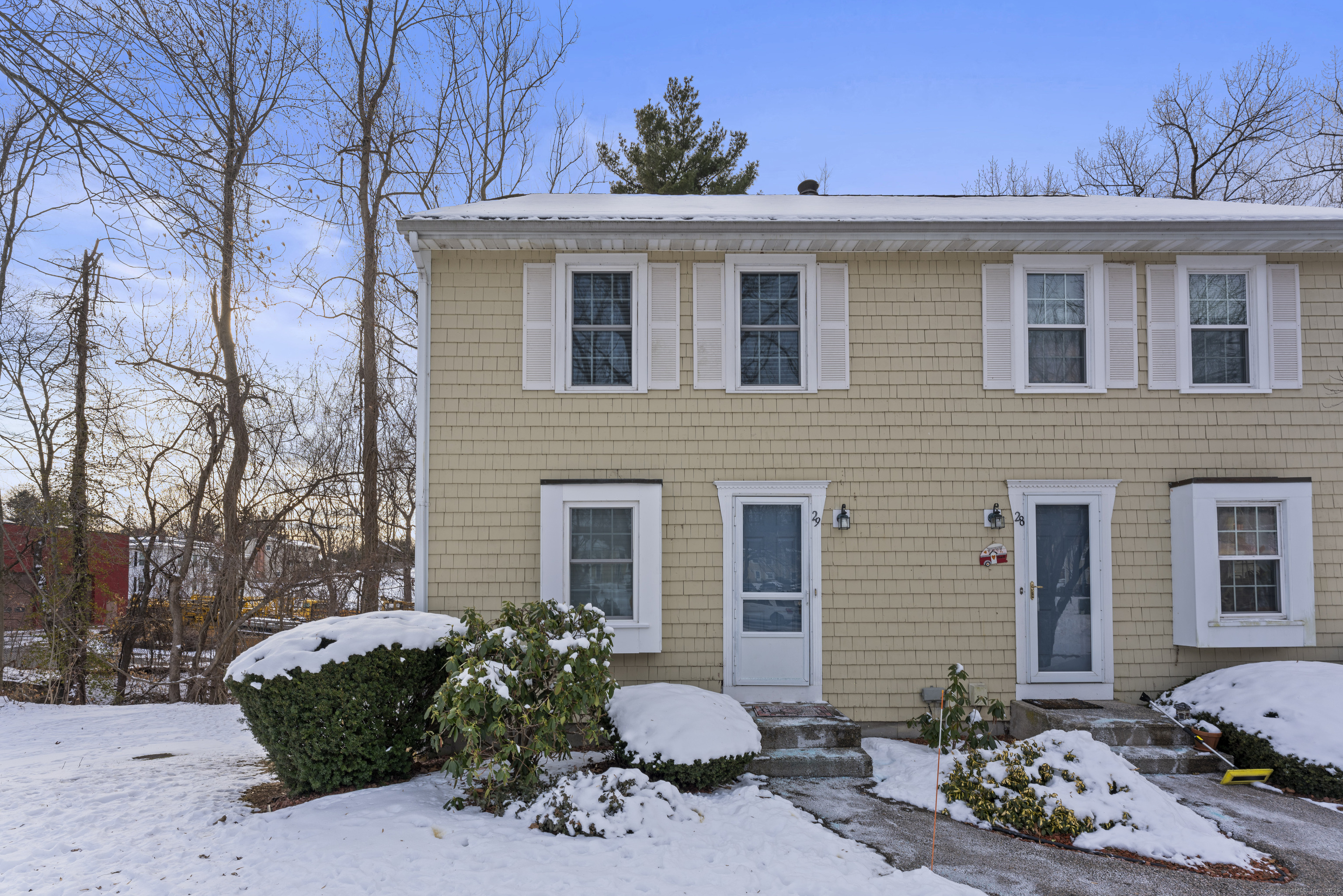 29 Hubbard Run Drive 29, Glastonbury, Connecticut - 2 Bedrooms  
2 Bathrooms  
4 Rooms - 