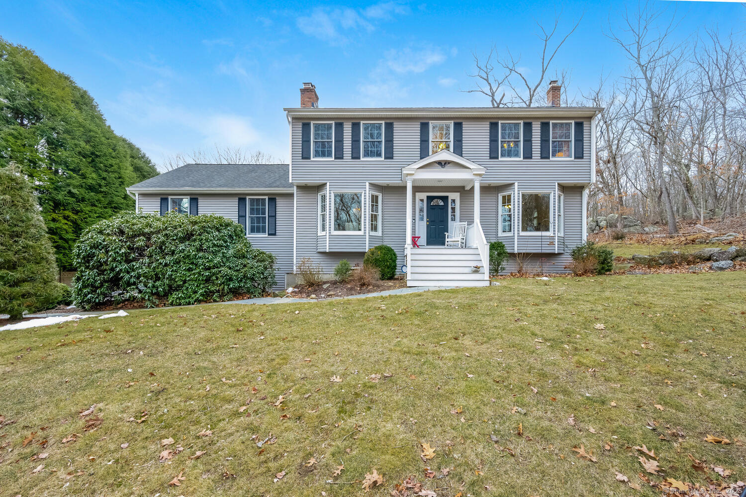 Peters Lane, Stratford, Connecticut - 4 Bedrooms  
3 Bathrooms  
9 Rooms - 