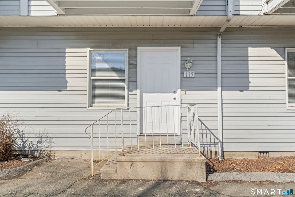 Photo of 186 Stillwater Avenue #APT 115, Stamford, CT 06902 (MLS # 24158713)