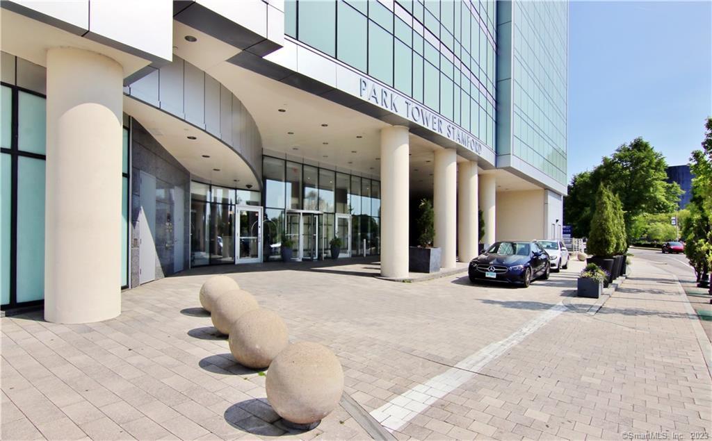 Rental Property at Broad Street 18A, Stamford, Connecticut - Bedrooms: 3 
Bathrooms: 4 
Rooms: 6  - $6,900 MO.