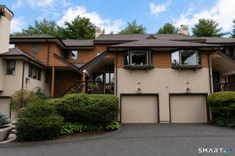 Photo of 6 Stratford Park #6, Bloomfield, CT 06002 (MLS # 24197759)